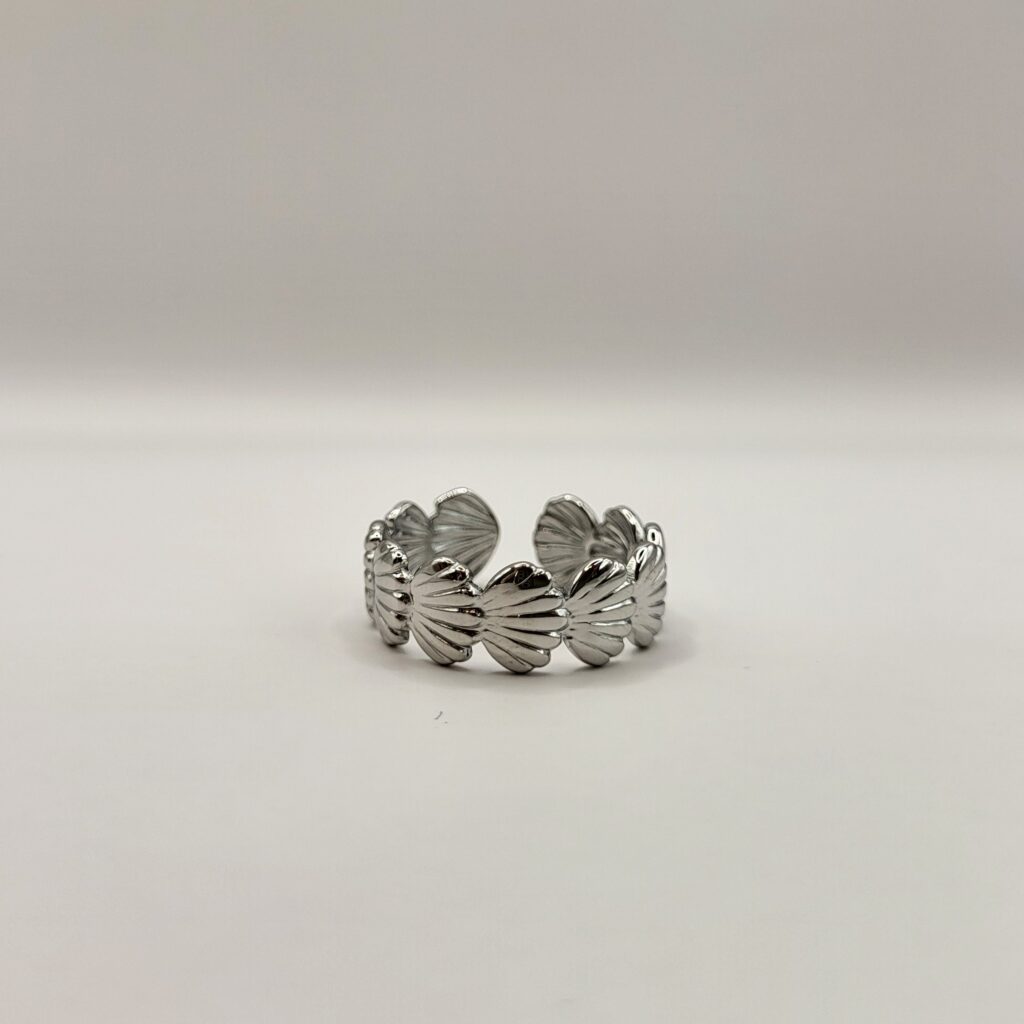 Ring met schelpjes